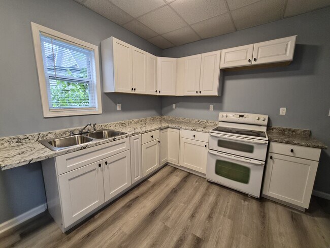 Building Photo - 33 N Sherman Dr