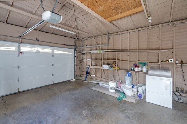 Building Photo - 405 S Fernwood Cir