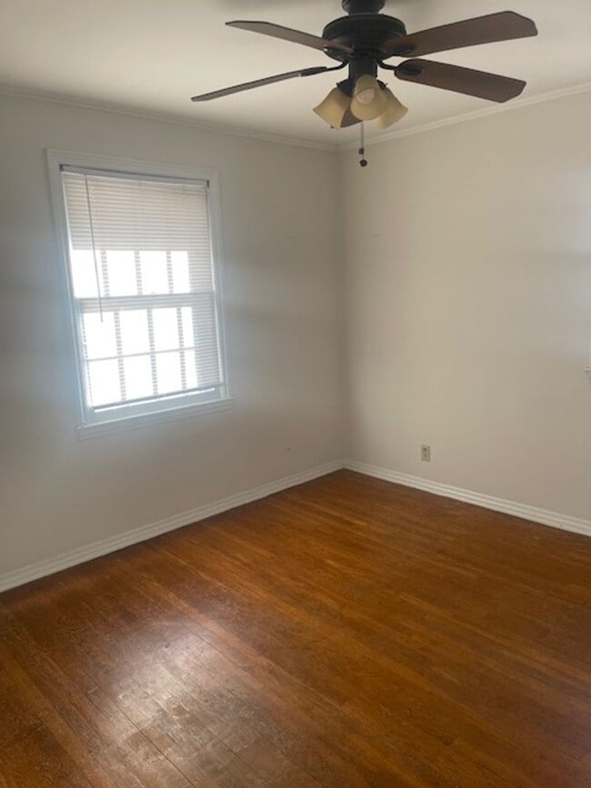 Building Photo - Split level 4 bedroom in Madison Park