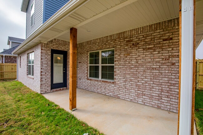 Building Photo - 4307 SW Bison St