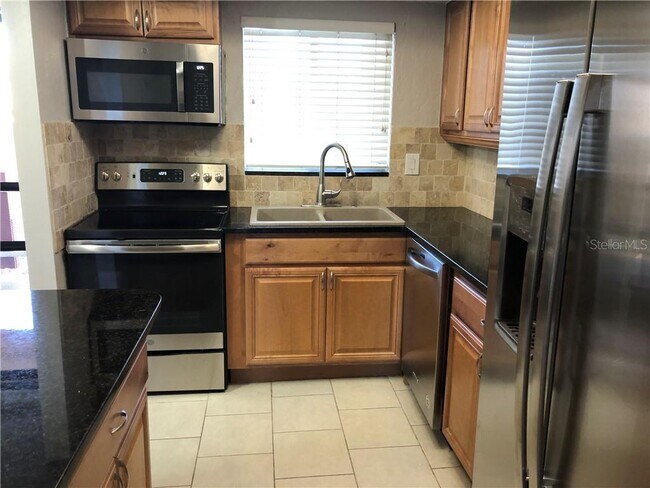 Building Photo - 3799 Lake Bayshore Dr