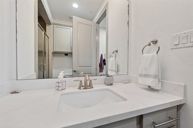 Building Photo - 1621 Rosewood St