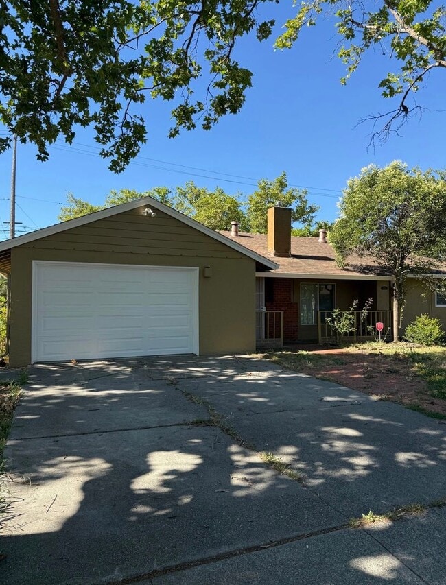 Building Photo - LARGE CORNER LOT HOME