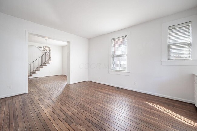 Building Photo - 561 S 5th St