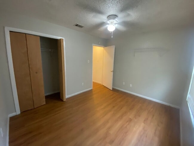 Building Photo - North Austin Living in The Affordable 2 Bedroom