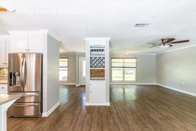 Building Photo - 8 Stafford Cir NE