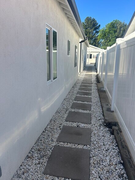 Building Photo - 6537 Valjean Ave