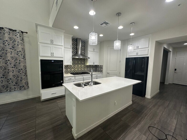 Building Photo - 6322 S 24th Pl