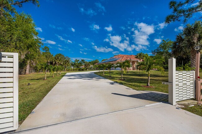 Building Photo - 13577 52nd Ct N