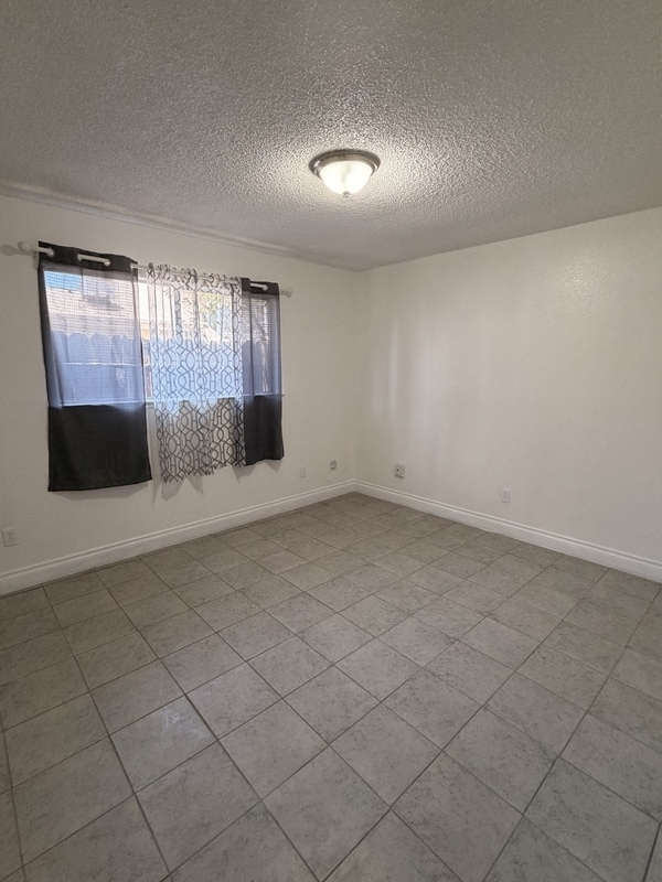 Building Photo - 3555 S County Center Dr
