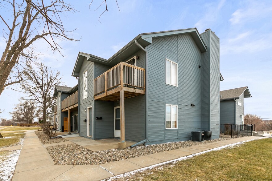 Exterior - 2906 S 123rd St