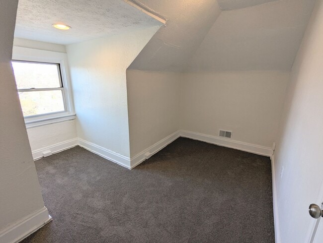 Building Photo - bot3705