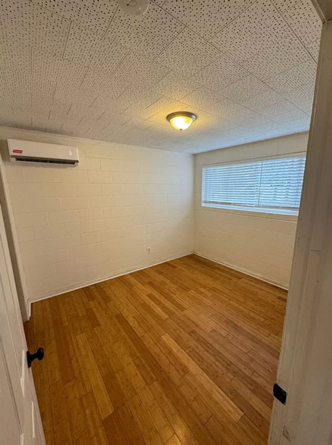 Interior Photo - Taylor Street Towers