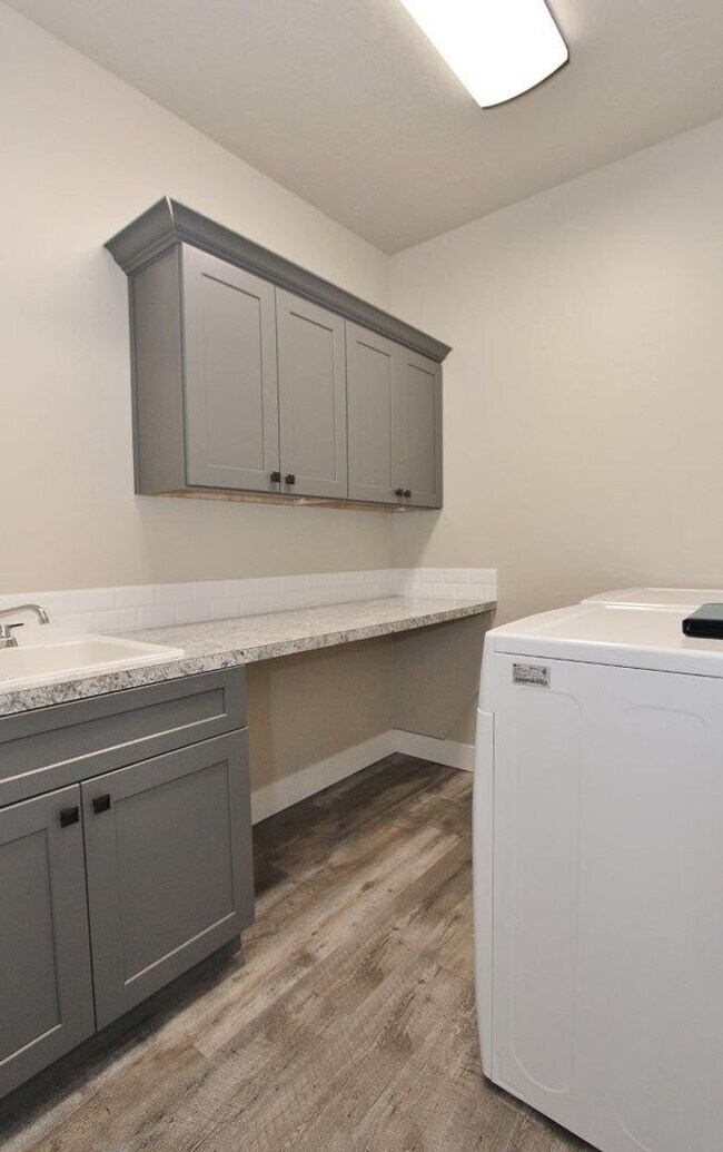 Building Photo - Immaculate North End Home