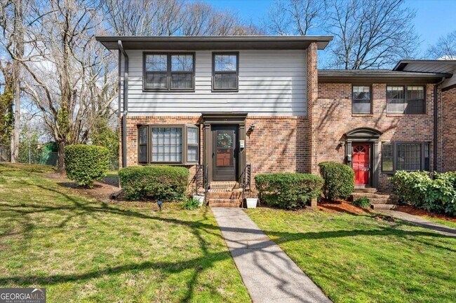 Building Photo - 541 N White St