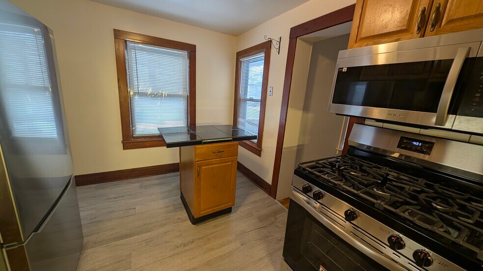 Building Photo - 1973 W 44th St