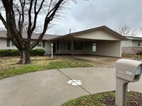 Building Photo - 1025 W Terry St