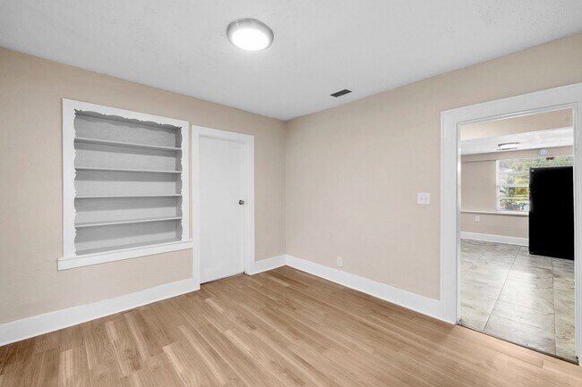 Building Photo - 1128 Belleair Rd