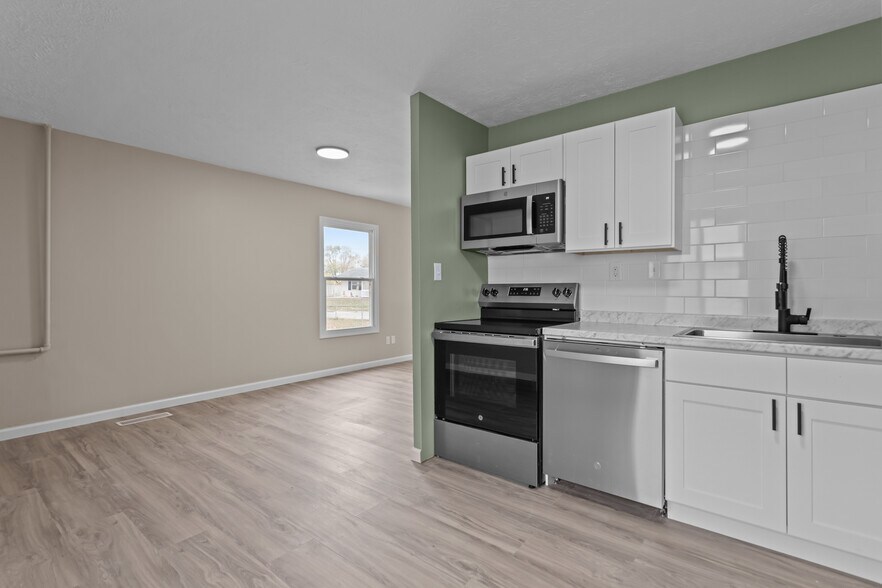 Building Photo - 2713 N Delphos St