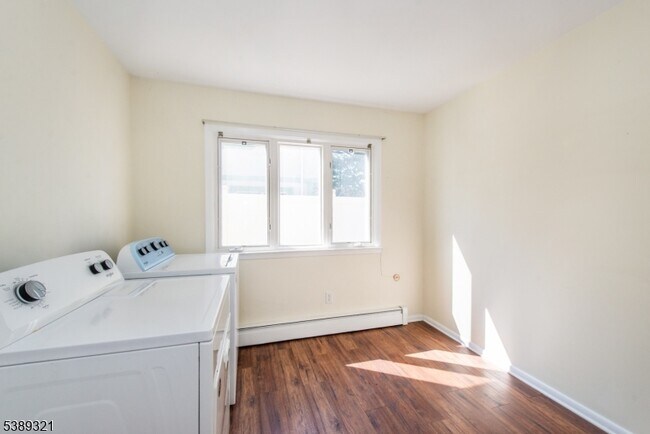 Building Photo - 11 Roehrs Dr