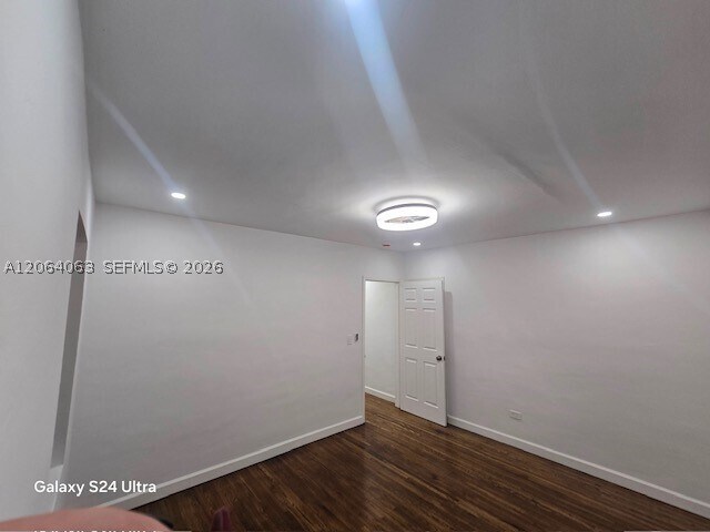 Building Photo - 1071 NE 160th St