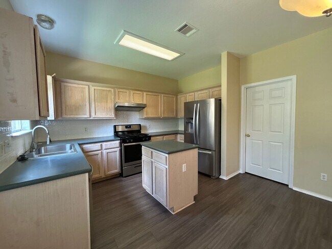 Building Photo - Charming 3BR Home with Modern Comforts and...