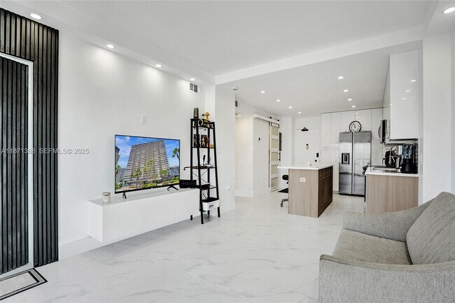 Building Photo - 1985 S Ocean Dr