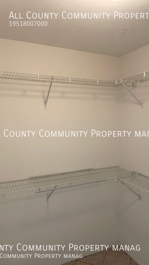 Building Photo - 1042 N Turner Ave