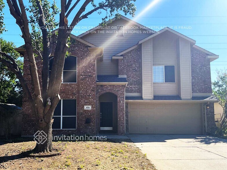 Primary Photo - 921 Mockingbird Dr