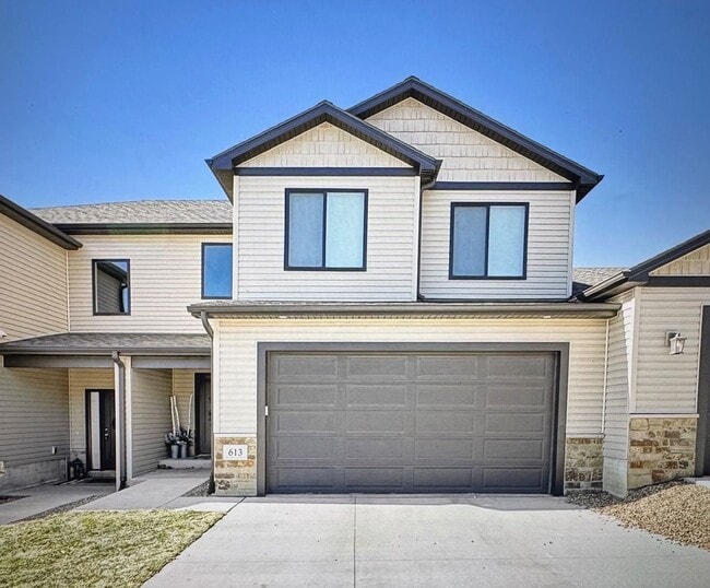 Primary Photo - Spacious 4-Bedroom Townhome in Norris Scho...
