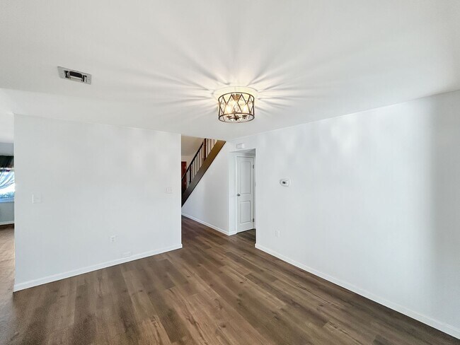 Building Photo - Beautiful 4BD/2BA W/ Attached Garage in Cl...