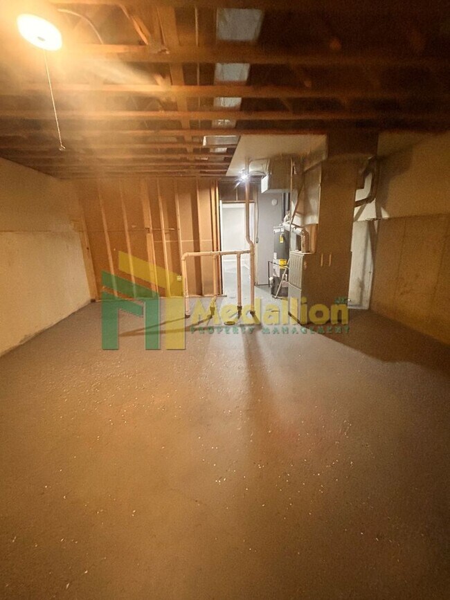 Building Photo - 5954 S Maplewood Ave