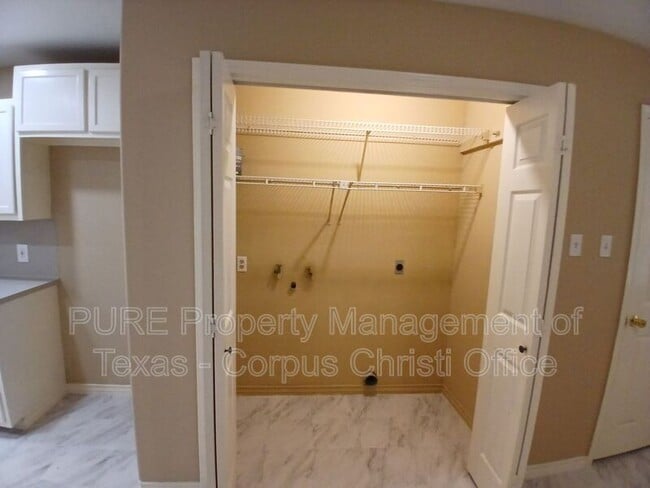 Building Photo - 1818 Rodd Field Rd