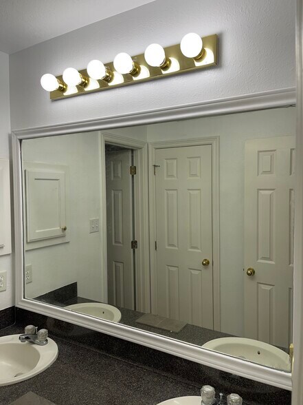 Building Photo - 1008 Sun Meadow Ct