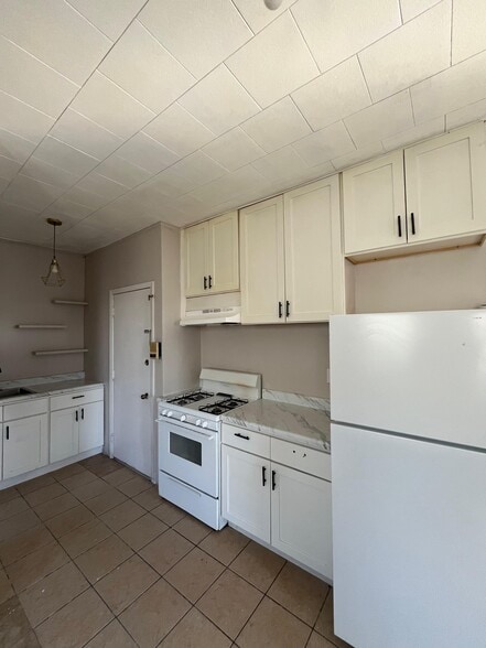 Building Photo - 67 W 53rd St