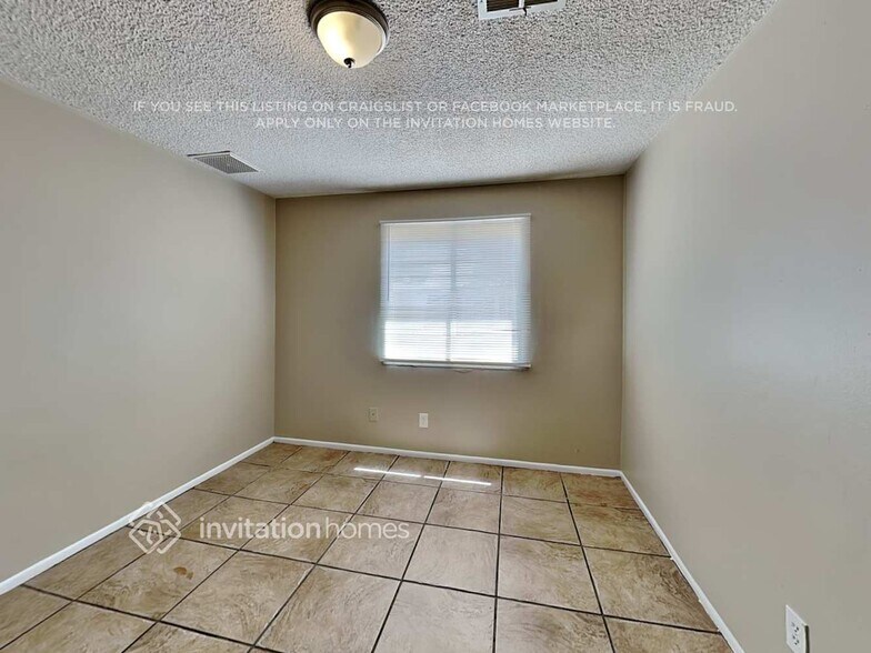 Building Photo - 4651 N 79th Dr