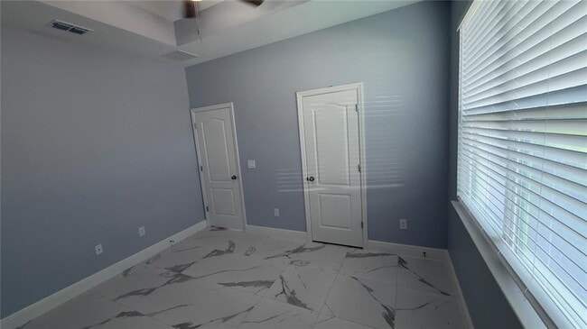 Building Photo - 708 S Thacker Ave