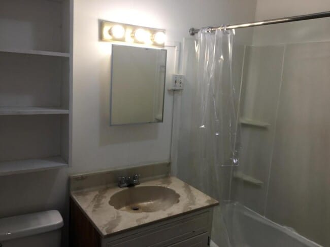 Building Photo - 1011 S 4th St