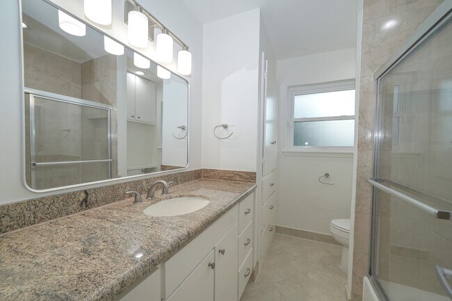 Building Photo - 5471 Loch Lomond Dr