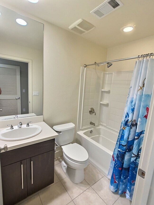 Building Photo - Beautifully Upgraded 2 Bedroom Condo with a Den in Downtown San Jose