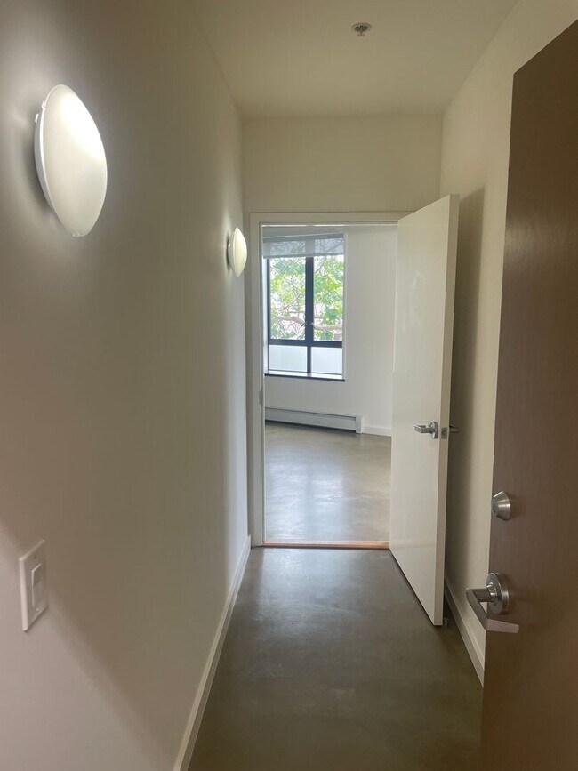 Building Photo - Large one bedroom apartment near Ashby BART