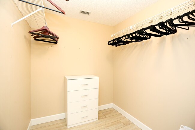 Building Photo - **ANNUAL OR SEASONAL RENTAL**