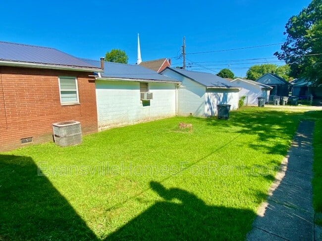 Building Photo - 1614 E Division St