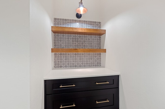 Building Photo - 2882 S Palmer Dr