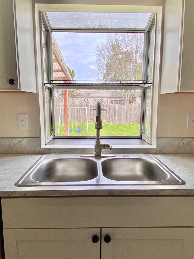 Building Photo - 4097 W 18th Ave