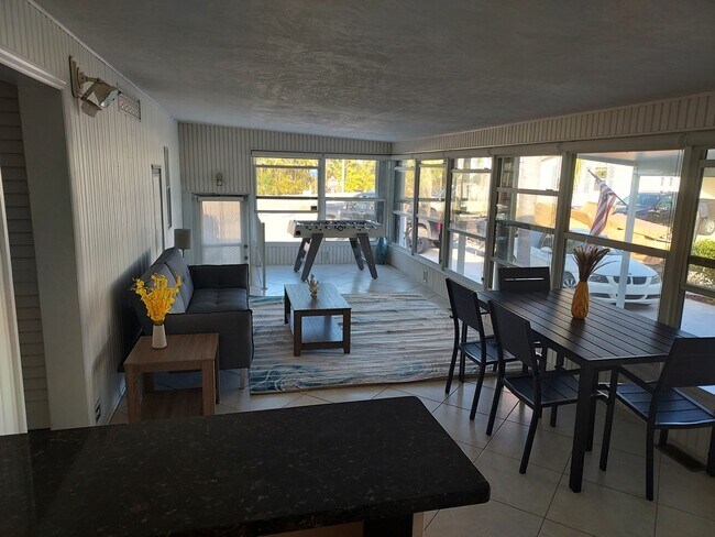 Building Photo - 17500 Primrose Ct