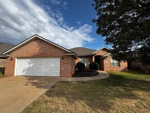 Building Photo - Beautiful Home in Upscale Neighborhood!