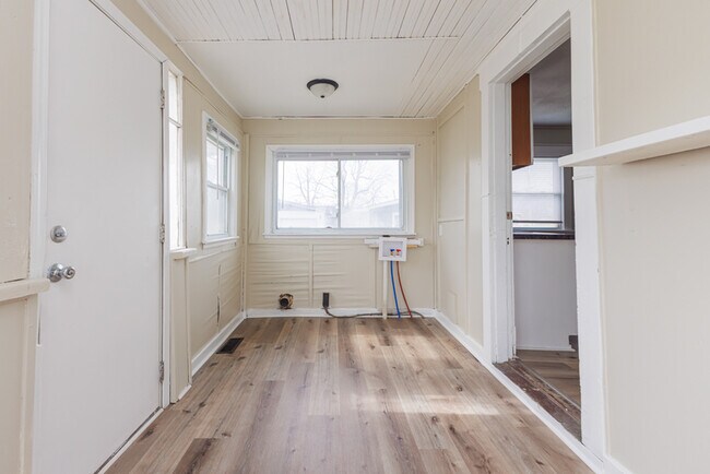 Building Photo - 2440 S Hoyt Ave