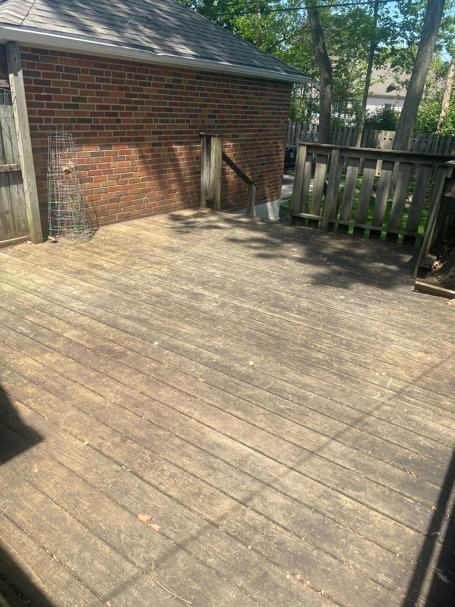 Shared Deck with 1108 - 1106 Acorn Dr