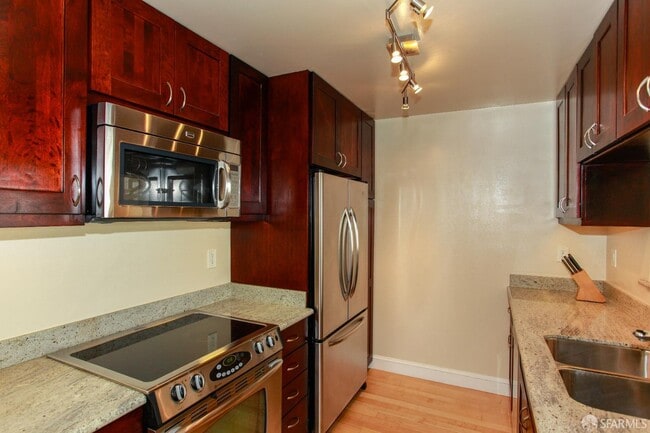 Building Photo - 300 3rd St